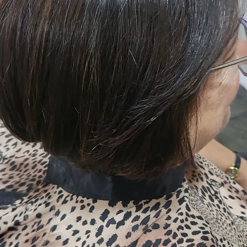 Corte bob recto recién terminado en Mac Salón & Spa